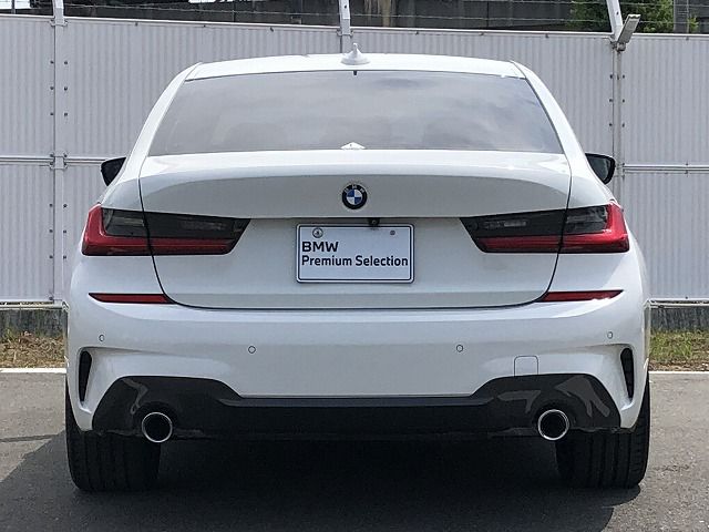 320i Sedan RHD