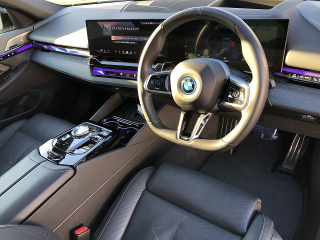 BMW i5 eDrive40 Sedan RHD