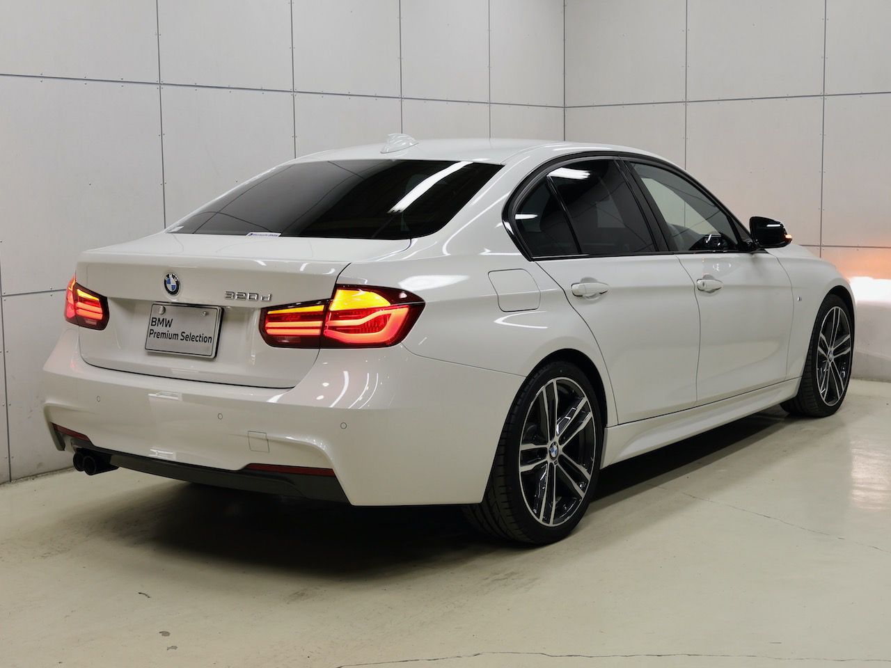 320D SEDAN RHD
