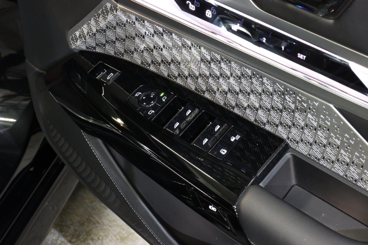 BMW i7 M70 xDrive Sedan RHD