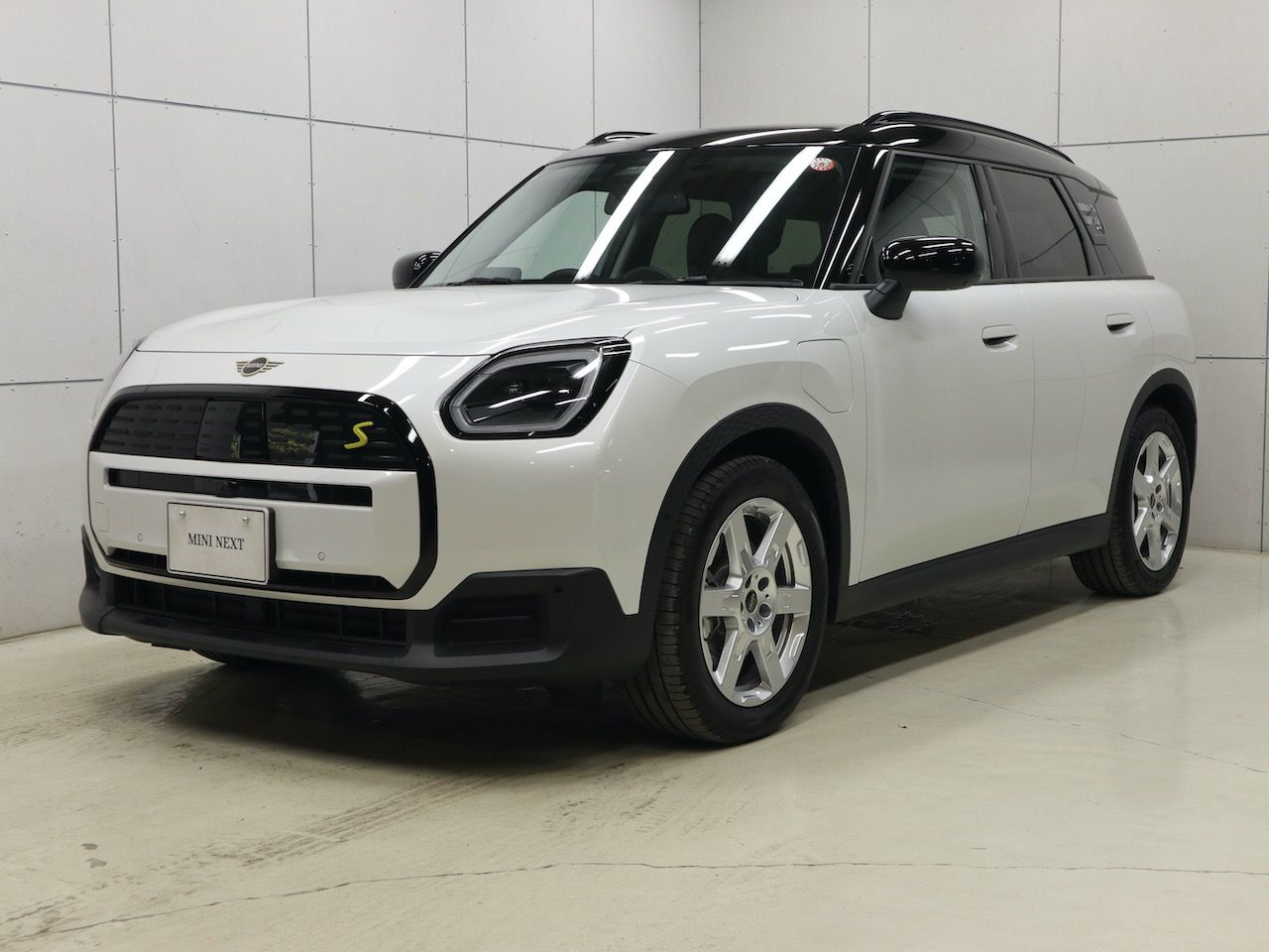 THE NEW ALL-ELECTRIC MINI COUNTRYMAN SE ALL4