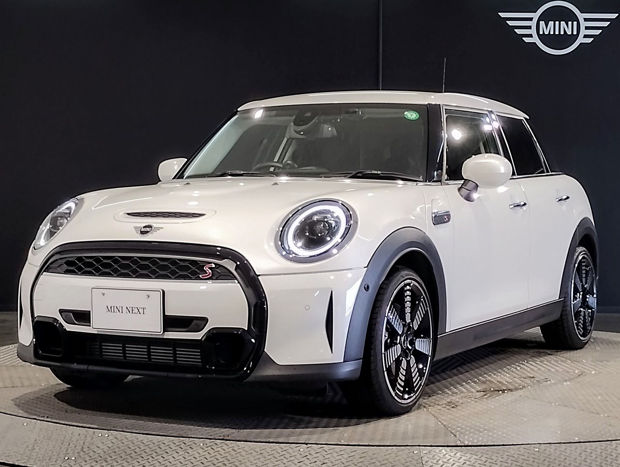 MINI COOPER S 5 DOOR.
