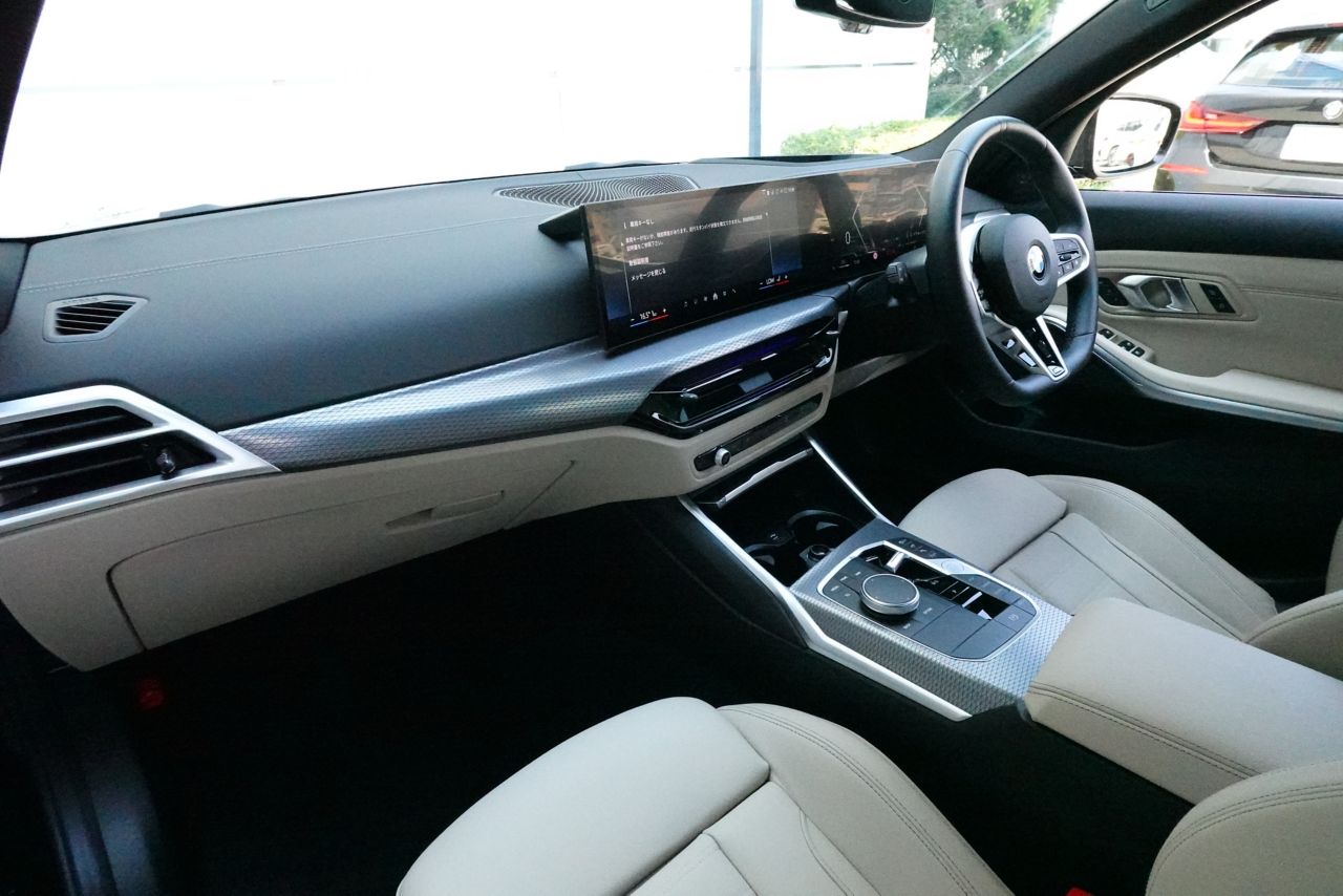 320d xDrive Berline RHD