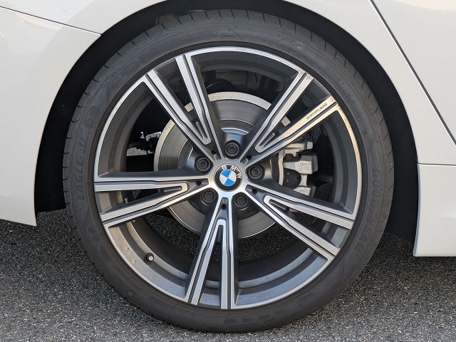 320d xDrive Berline RHD