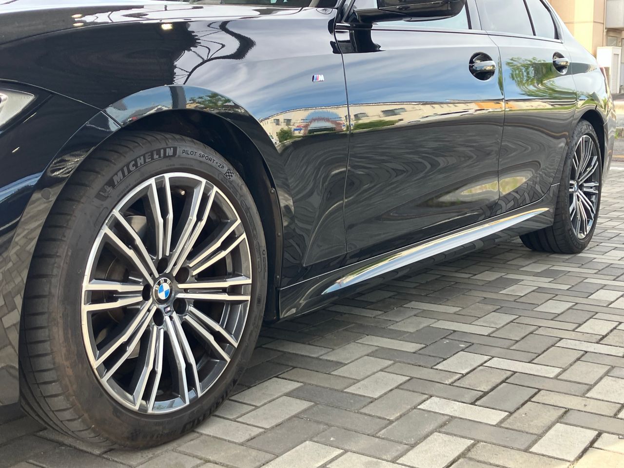320i Sedan RHD