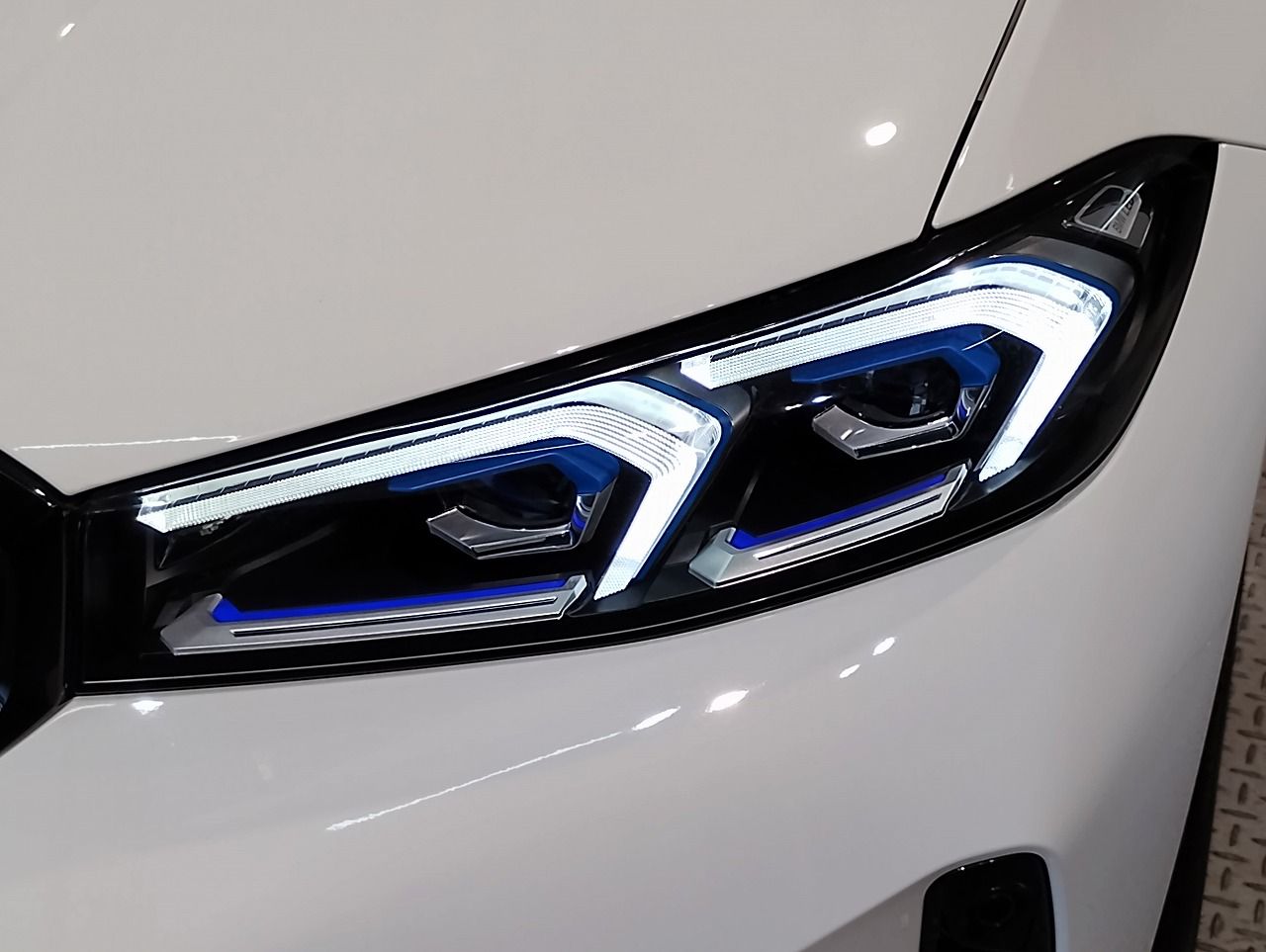 320d xDrive Berline RHD