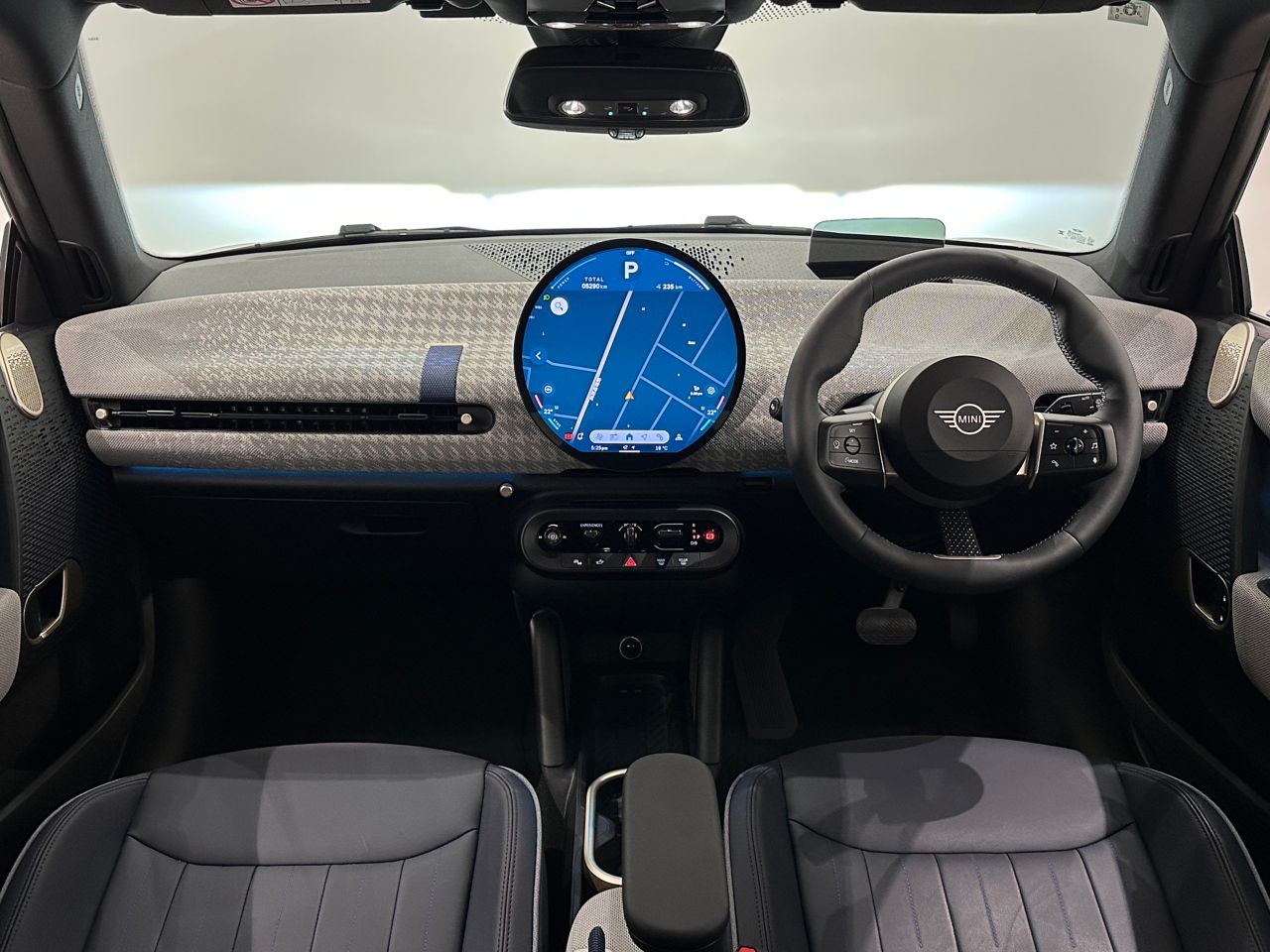 J01 MINI Cooper SE