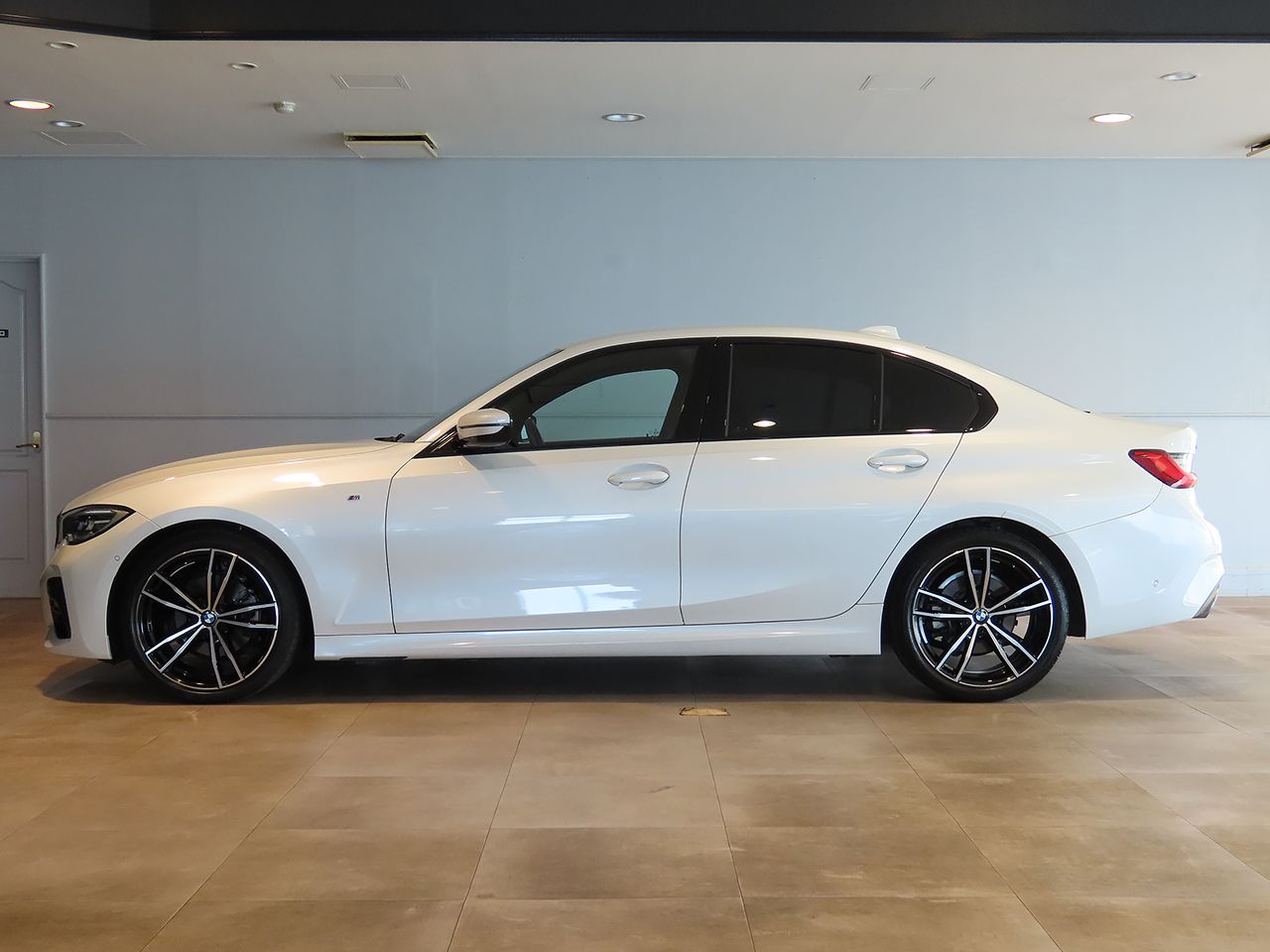 G20 320d xDrive RHD Saloon