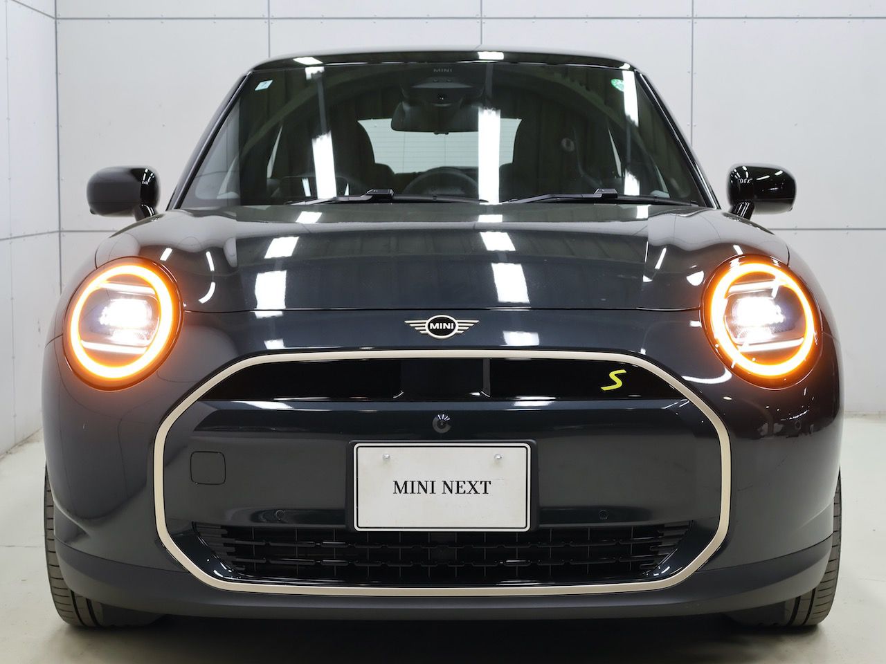 J01 MINI Cooper SE
