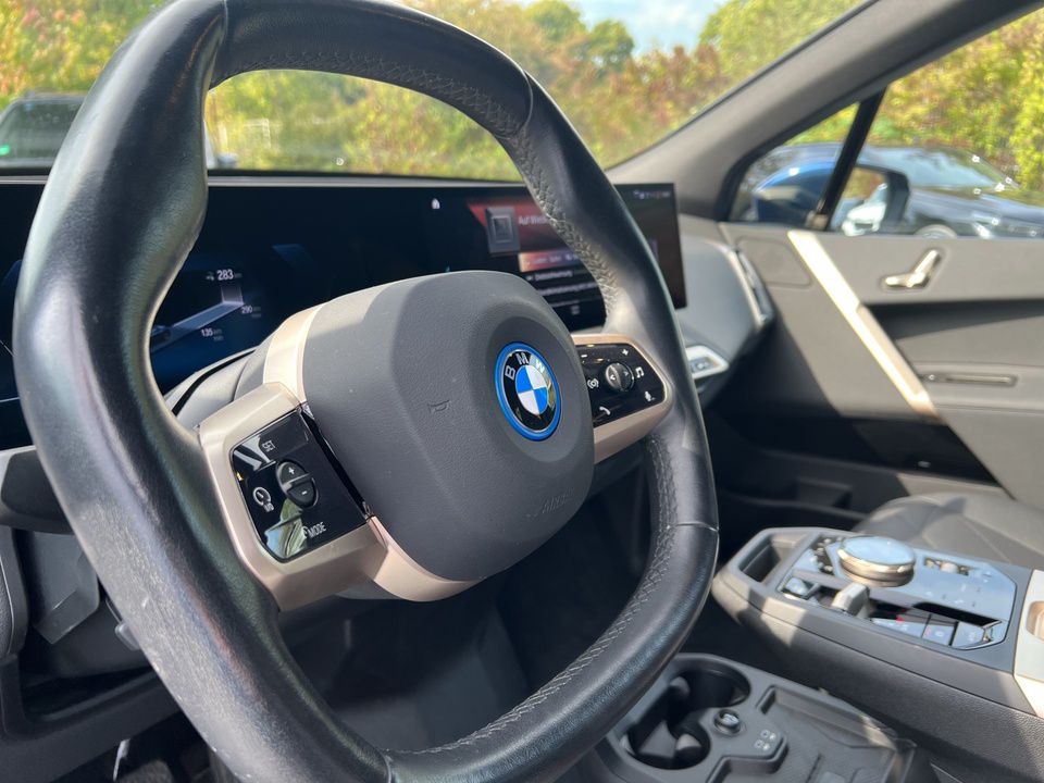 BMW iX