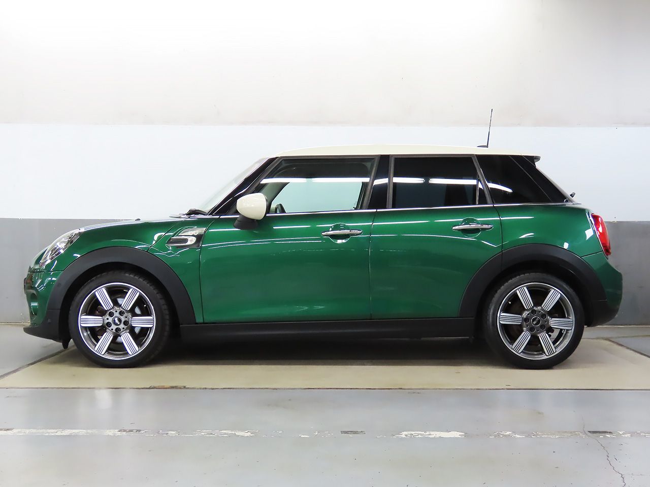F55 MINI Cooper 5-Door Hatch LCI
