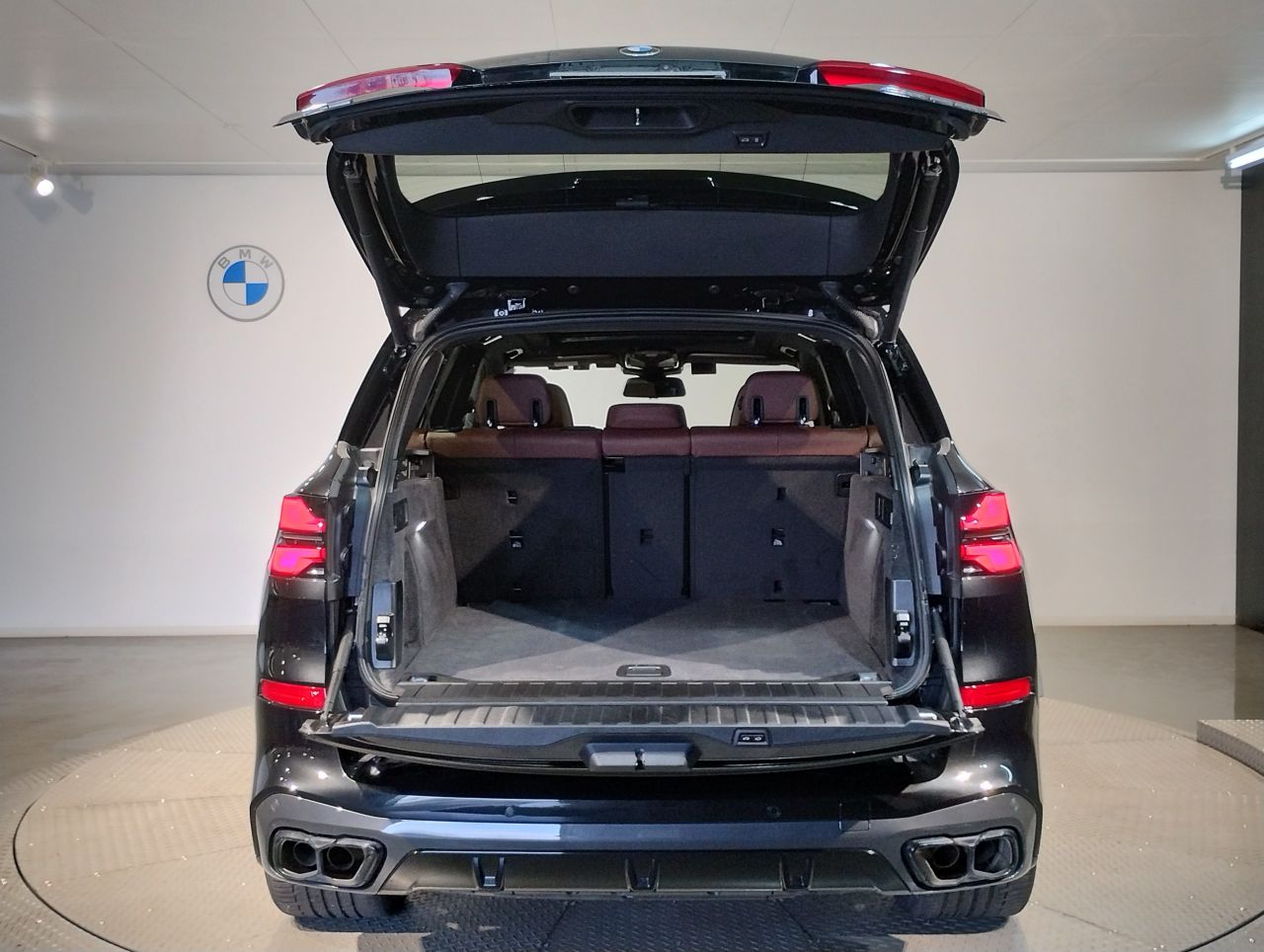 X5 M60i xDrive RHD