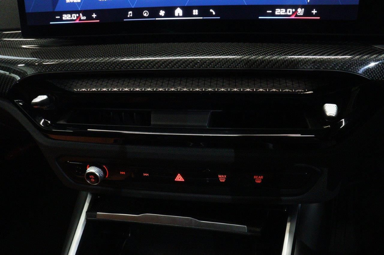 G*** M* C********** M x***** C********** RHD