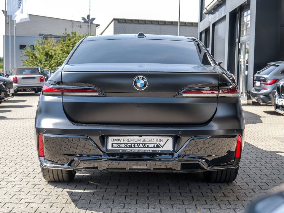 BMW 740