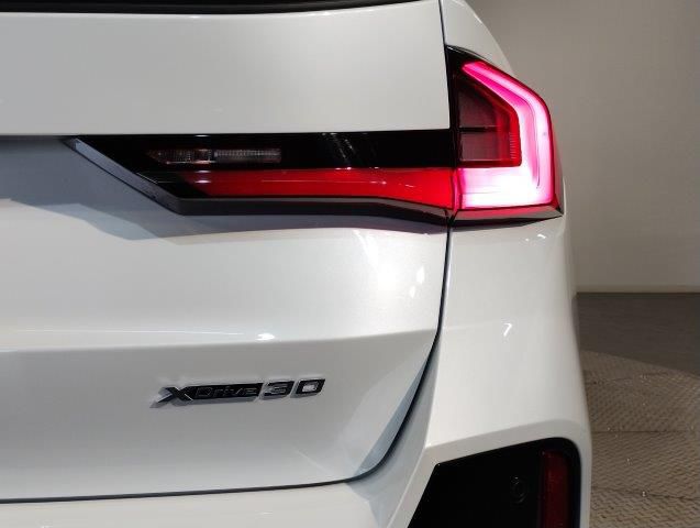 U11 iX1 xDrive30