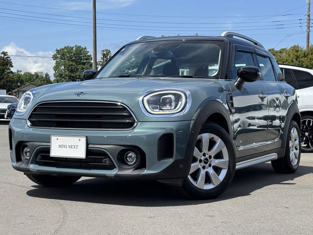 THE NEW MINI COOPER D CROSSOVER ALL4.