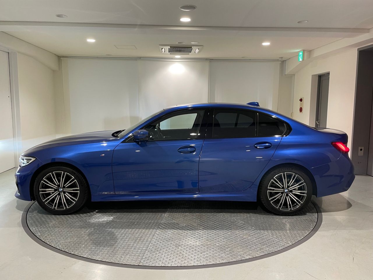 G20 320d xDrive RHD Saloon