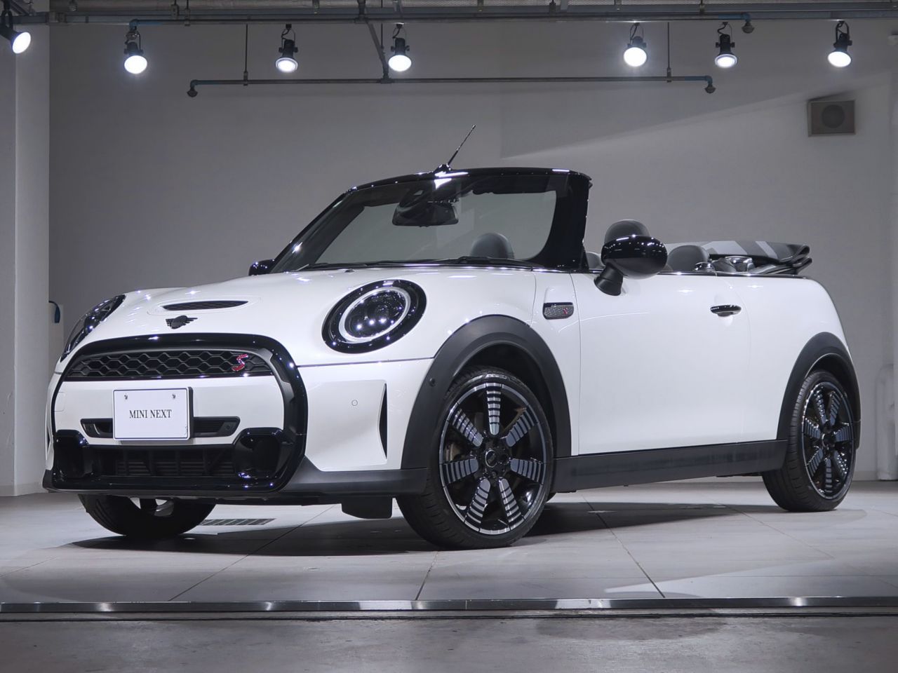 MINI COOPER S CONVERTIBLE.