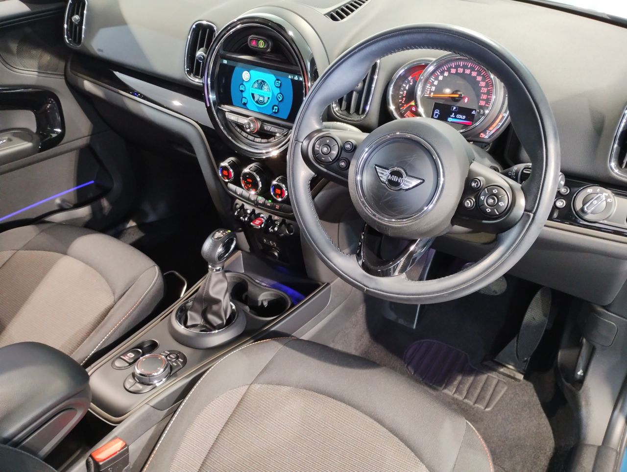 MINI CROSSOVER COOPER D