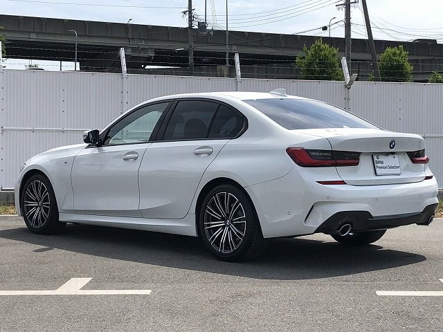 320i Sedan RHD
