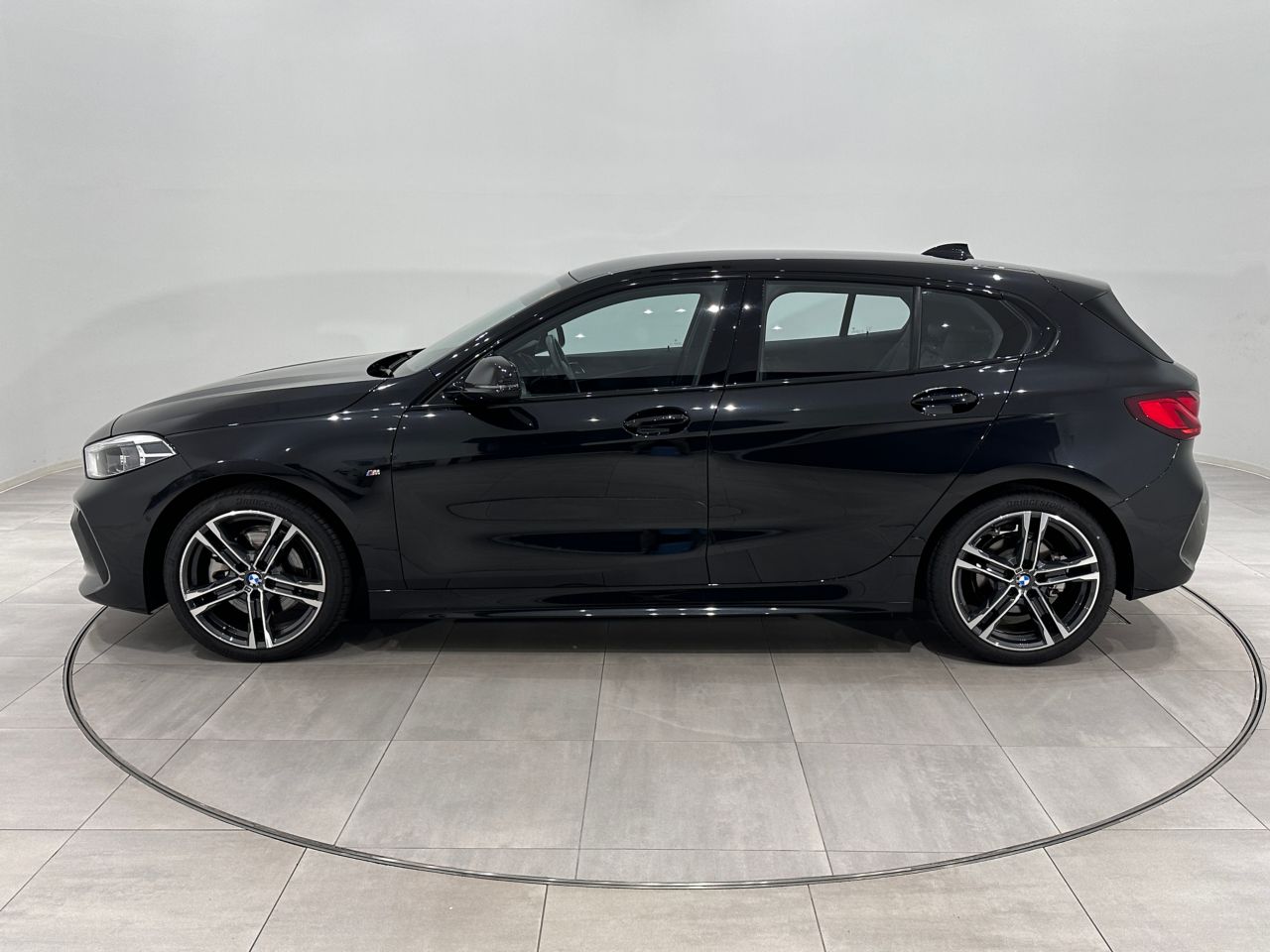 F40 118d Sports Hatch 5-door B47 2.0d
