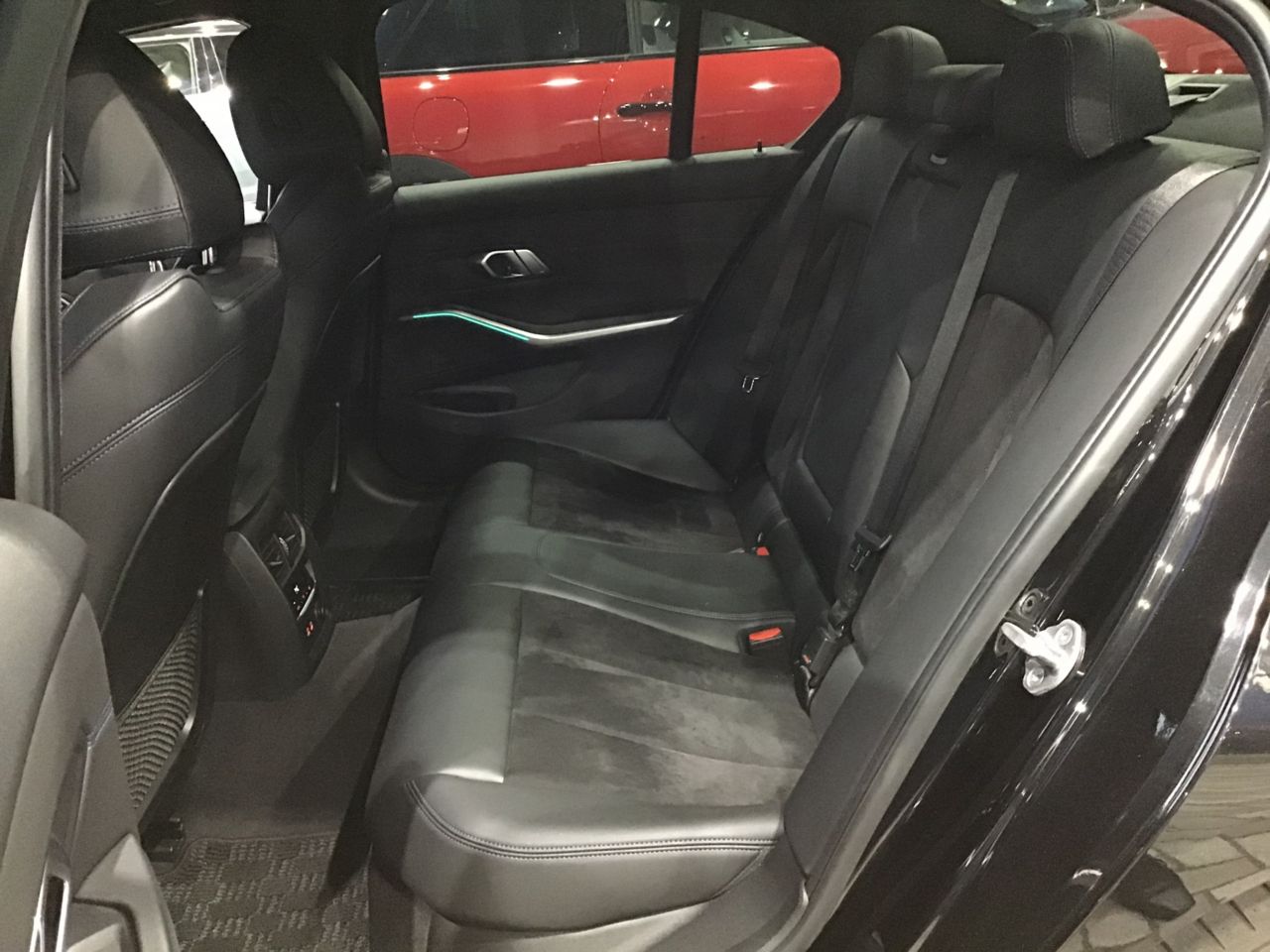 320i Sedan RHD