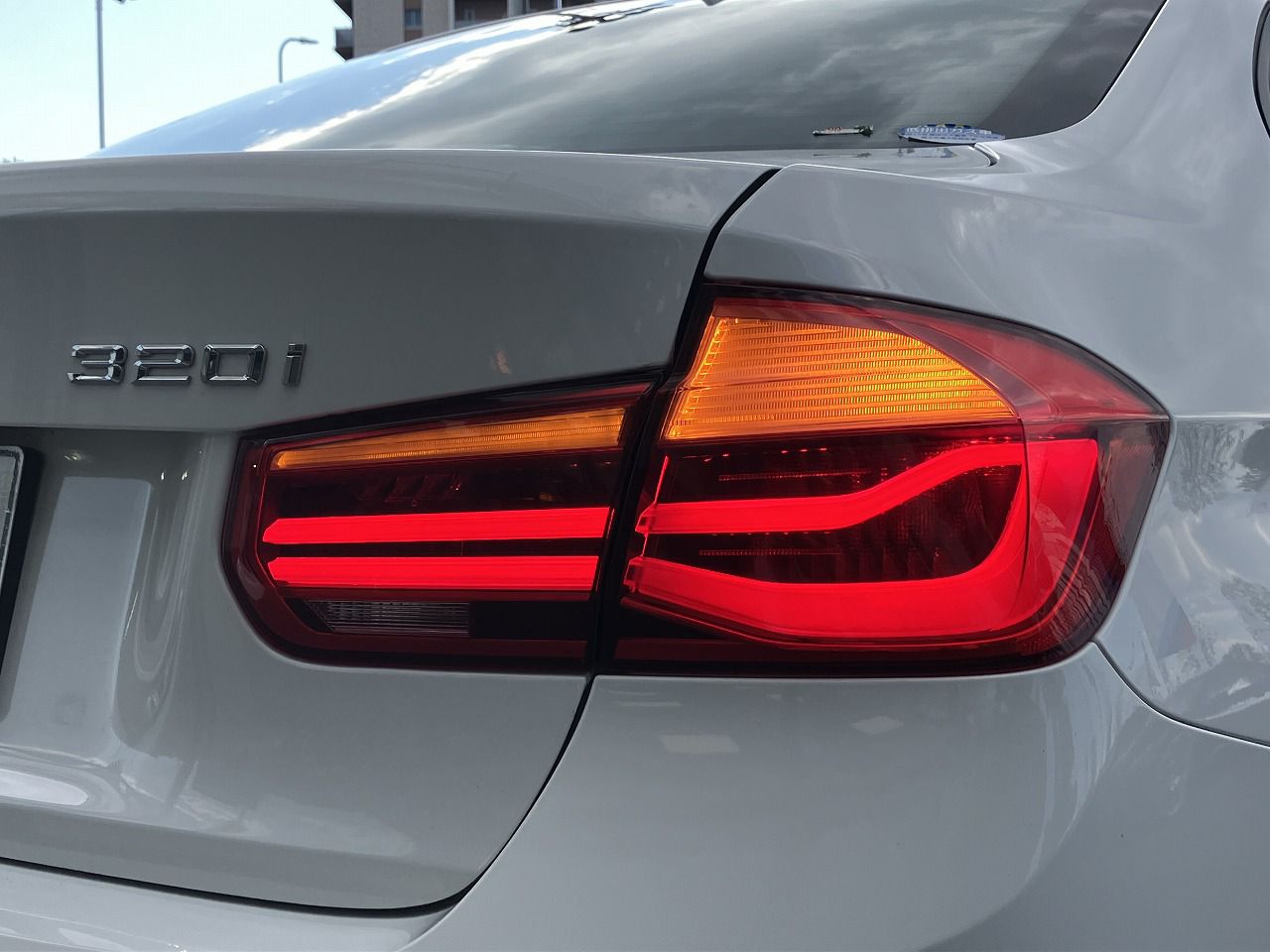 320I SEDAN RHD