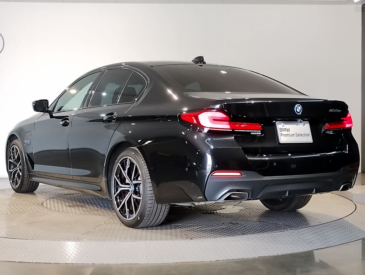530e Sedan RHD