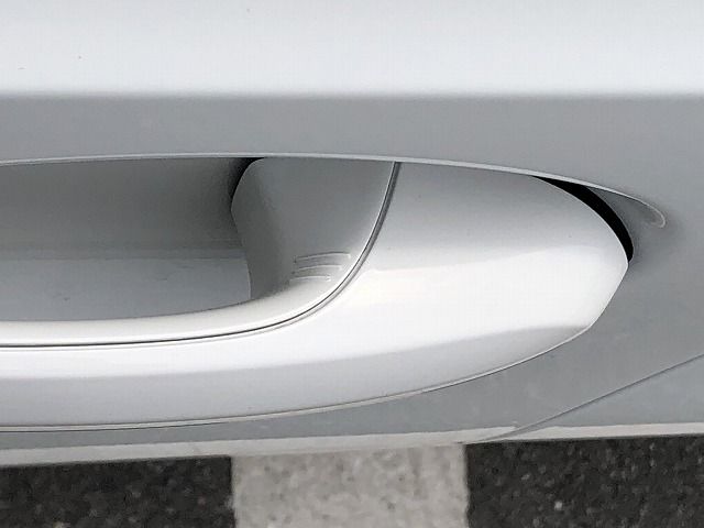 320i Sedan RHD