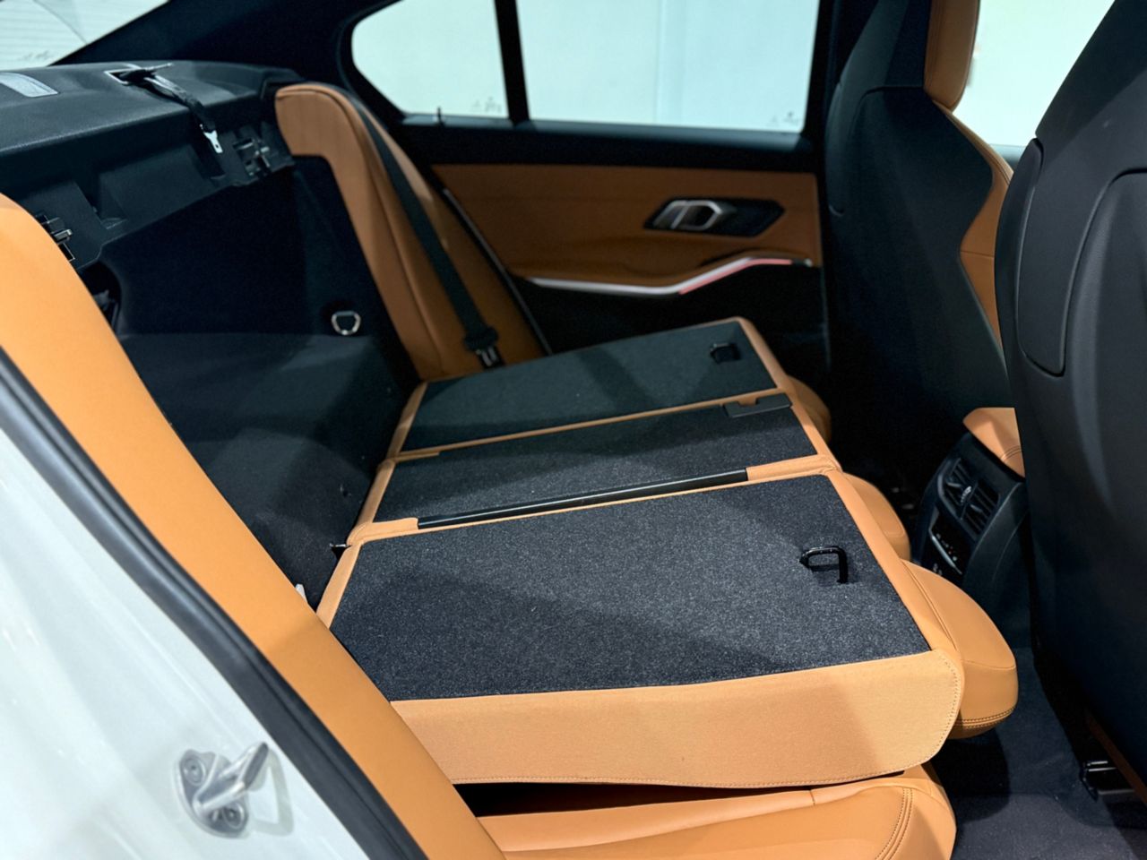 G20 330e Saloon RHD MX
