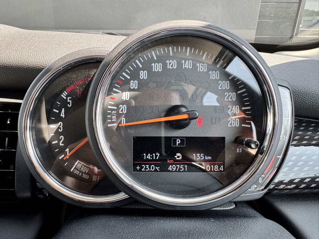 F55 COOPER S D(AT)