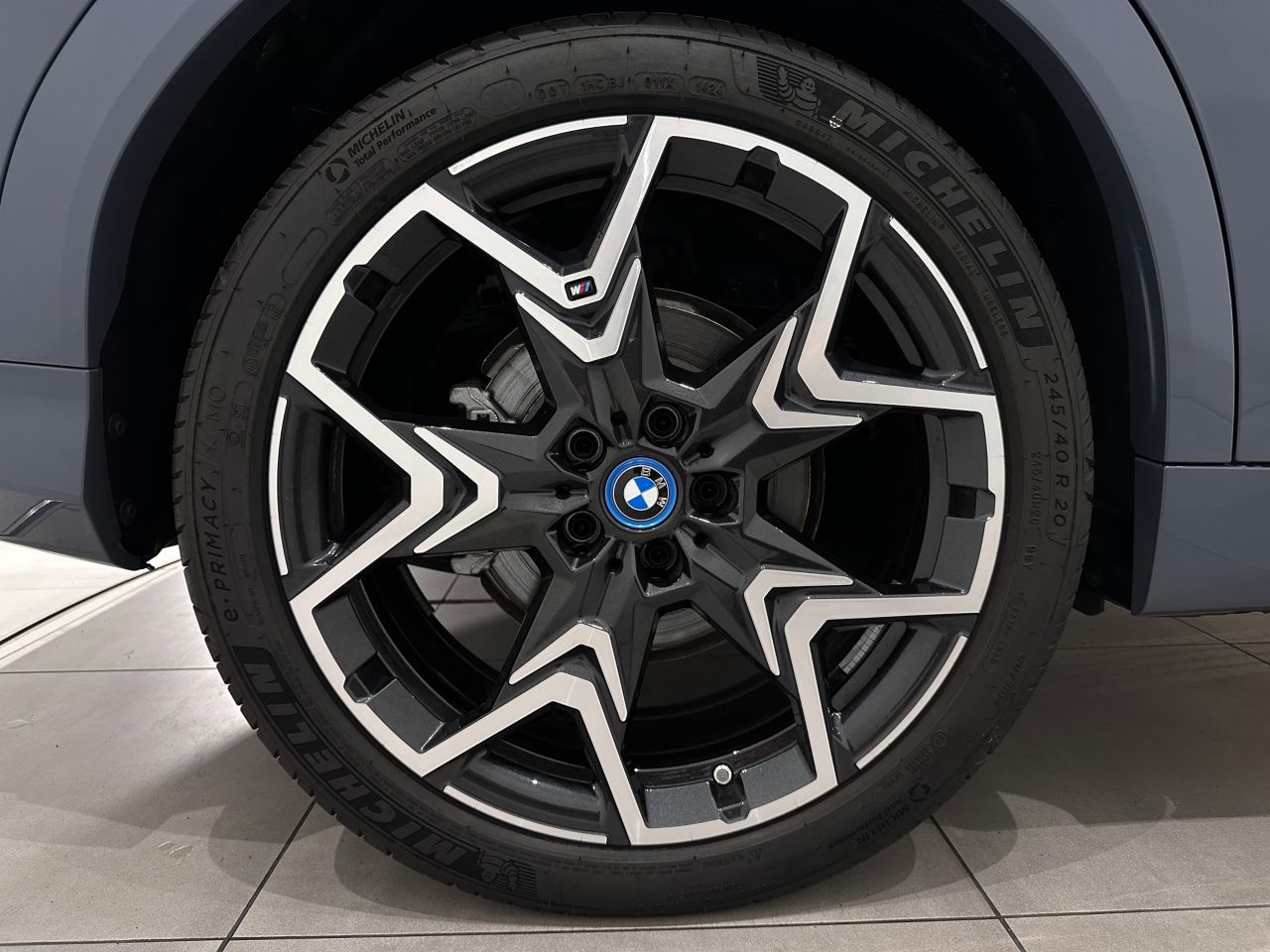 iX2 xDrive30 MSP