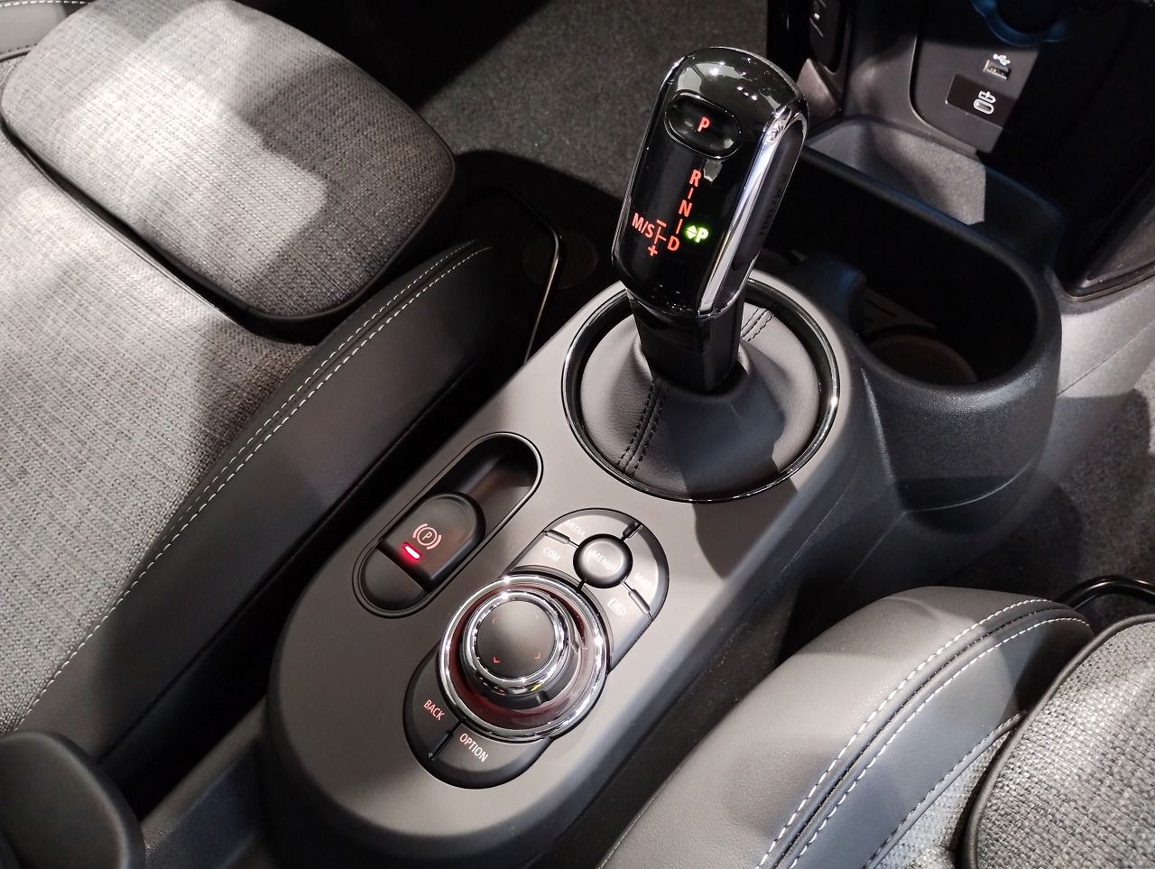 MINI Cooper F56 RHD