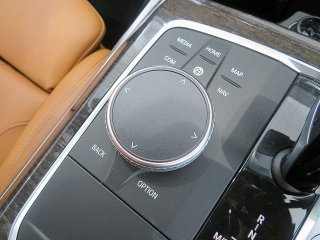 G20 320d xDrive RHD Saloon