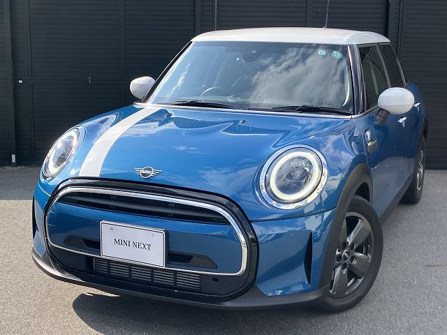 THE NEW MINI COOPER D 5 DOOR.