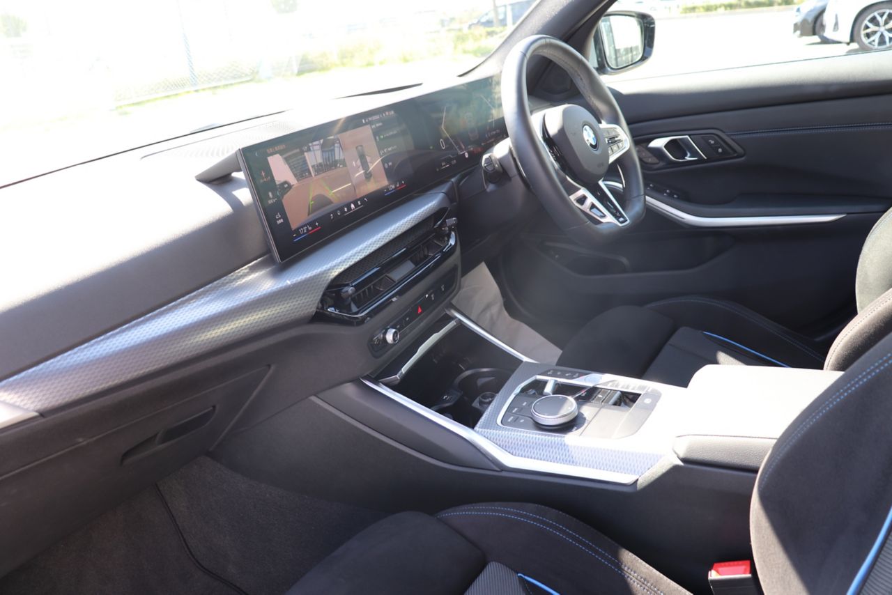 320d xDrive Berline RHD