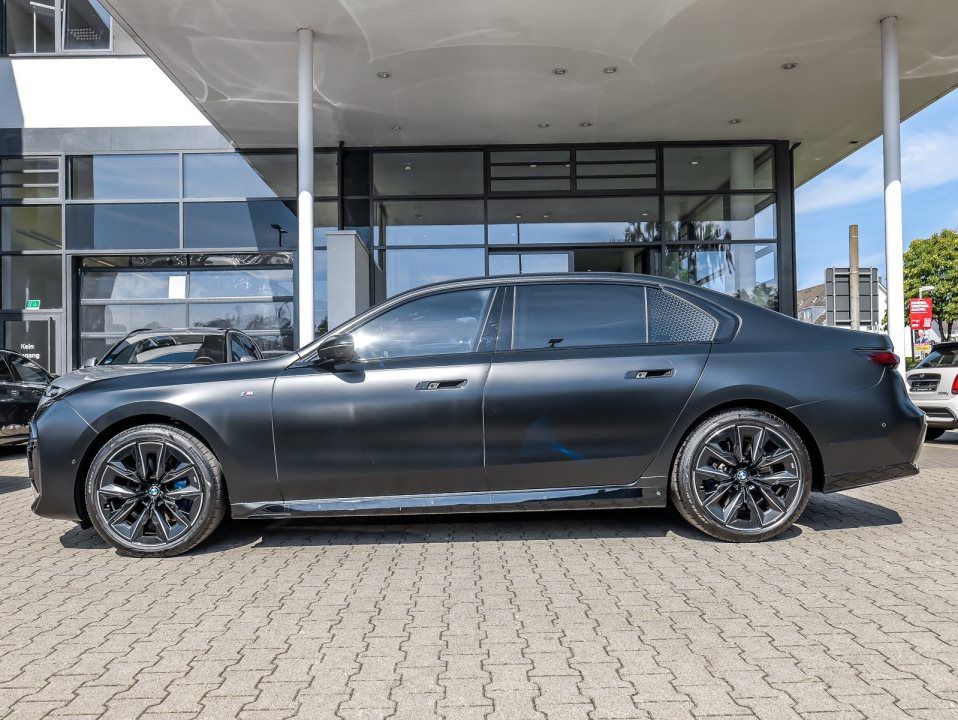 BMW 740