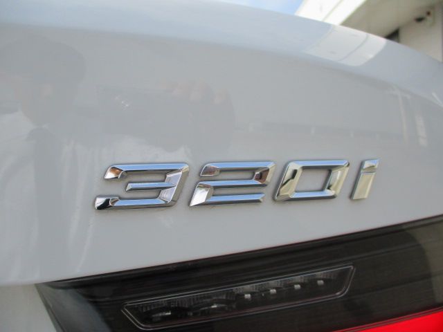 320i Sedan RHD