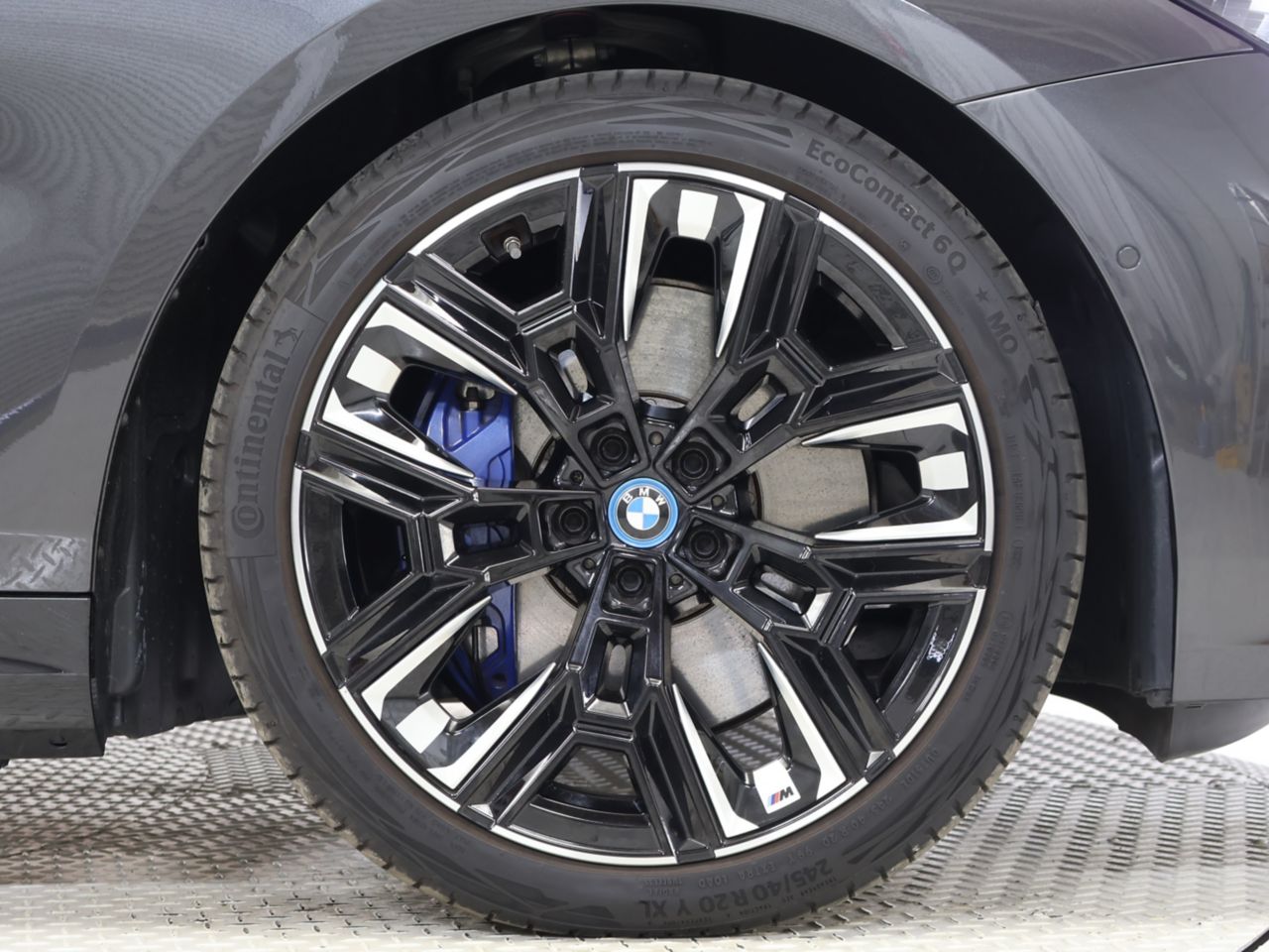 BMW i5 M60 xDrive Sedan RHD