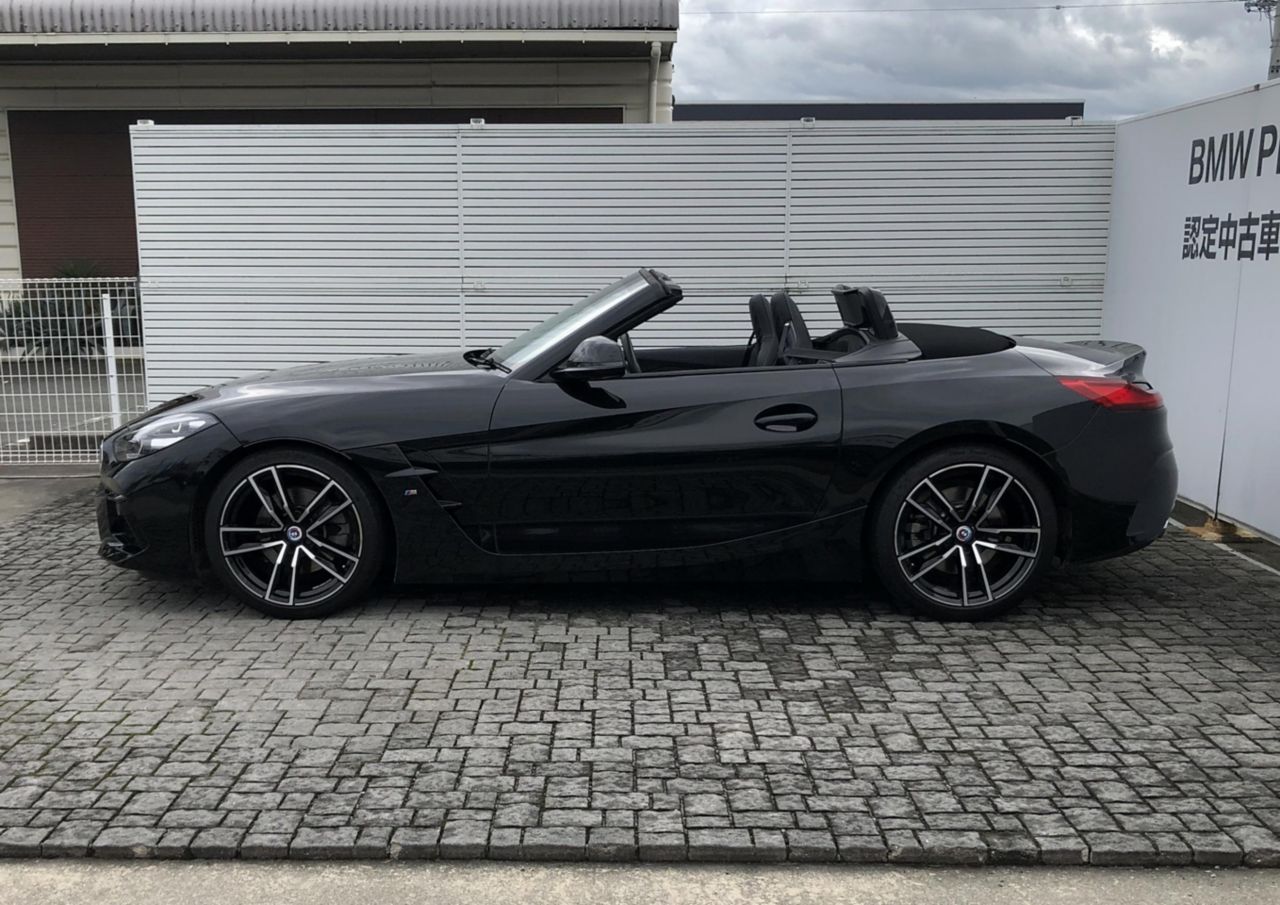 G29 z4 sDrive20i RHD