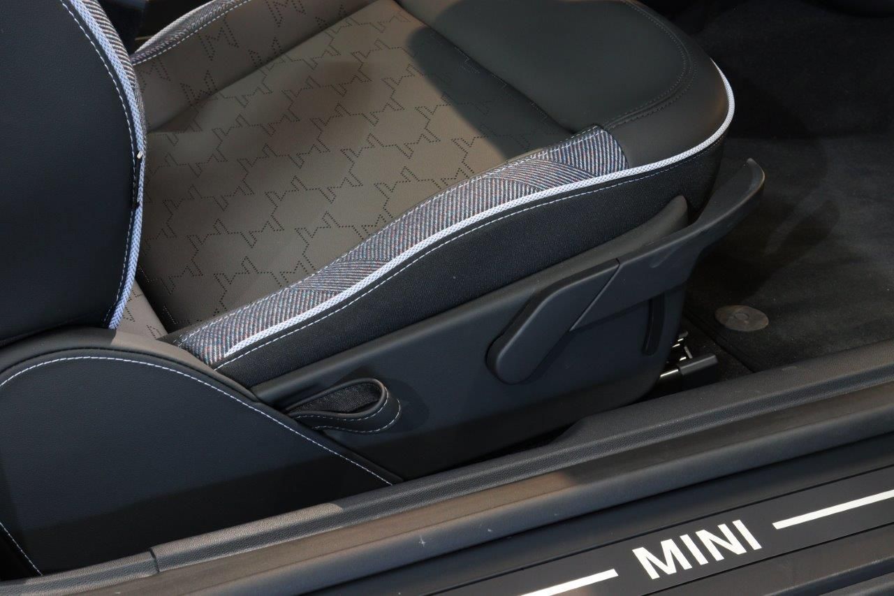 J01 MINI Cooper E