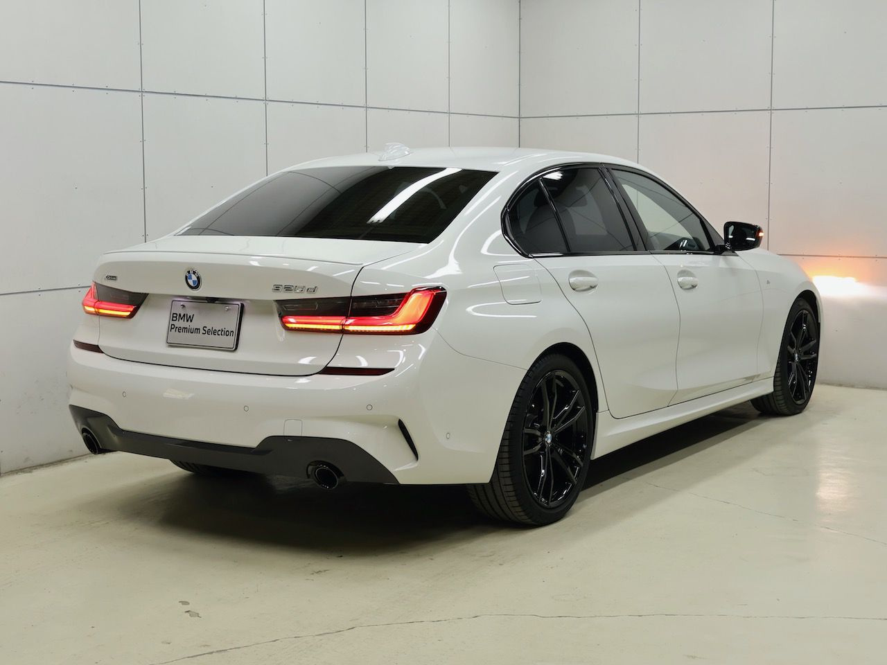 G20 320d xDrive RHD Saloon