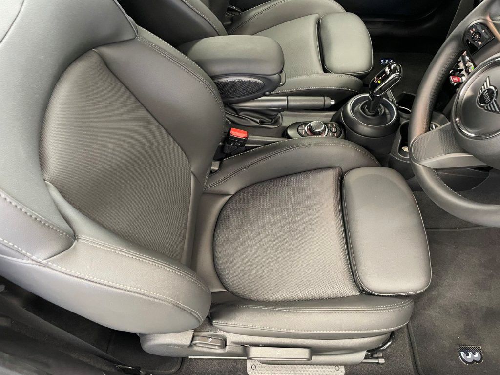 MINI Cooper F56 RHD