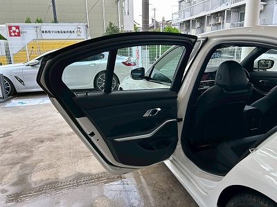 G20 330e Saloon RHD