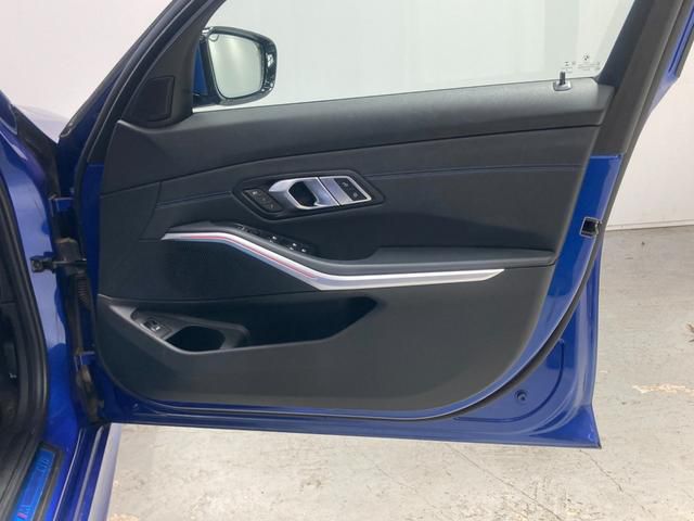G20 320d xDrive RHD Saloon