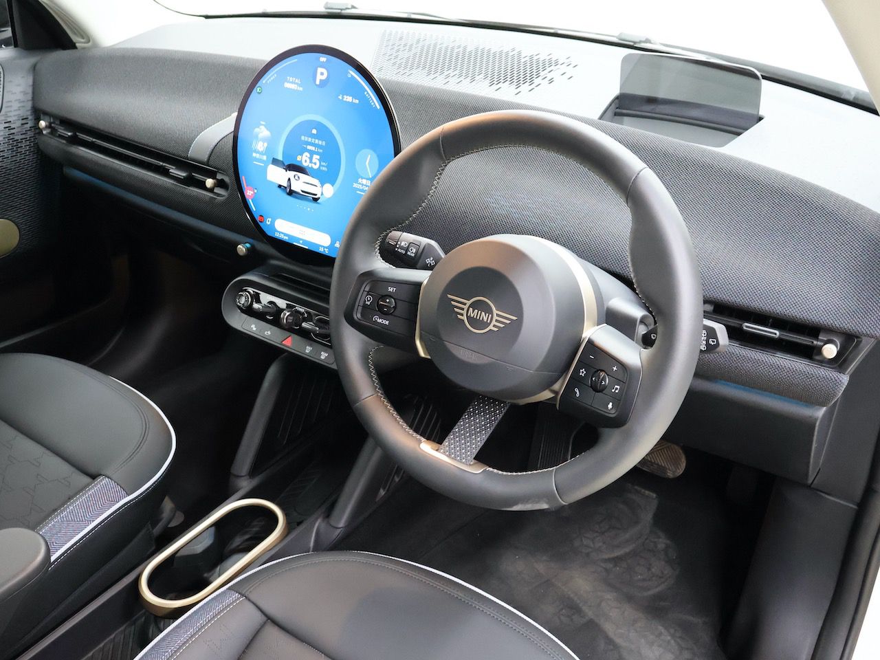 J01 MINI Cooper E