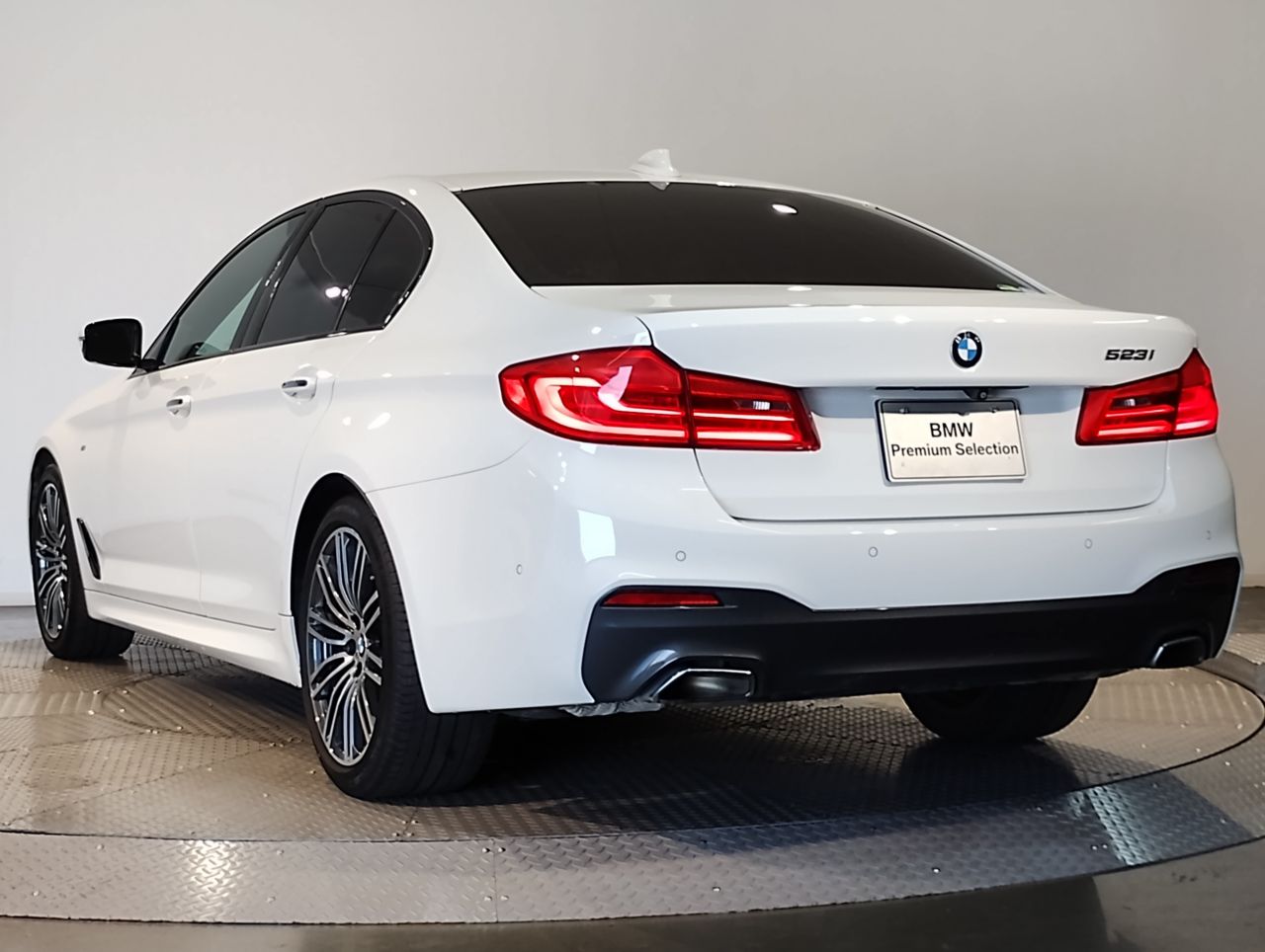 523I