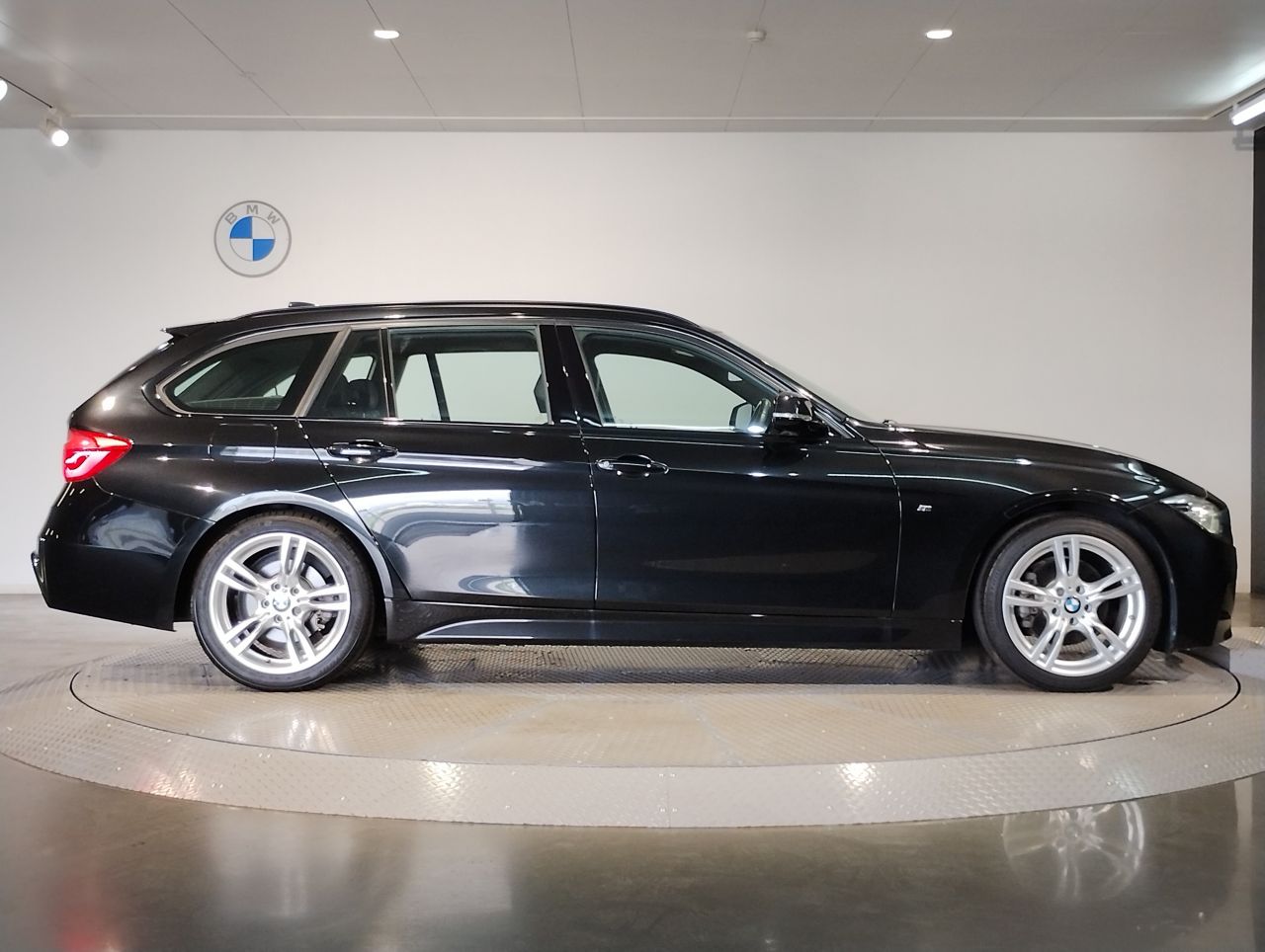 320I TOURING RHD