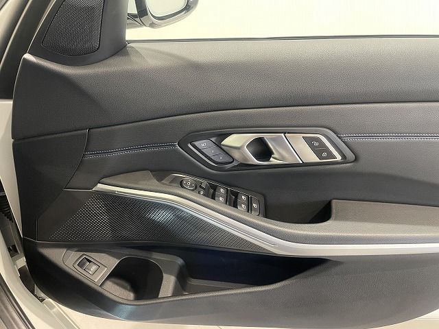 G21 320i RHD