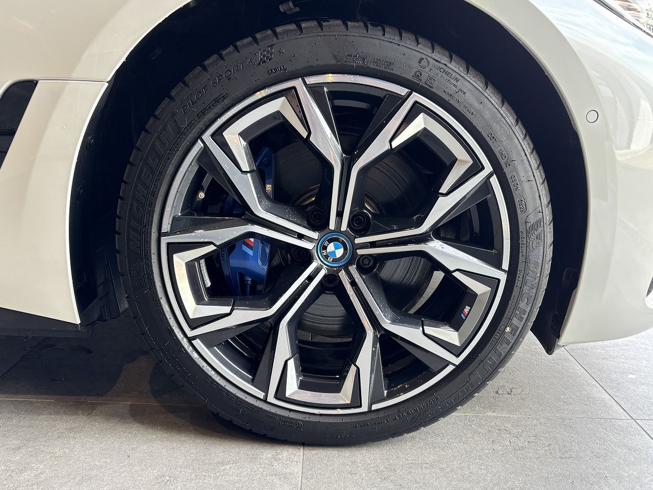 G26 i4 eDrive40 RHD